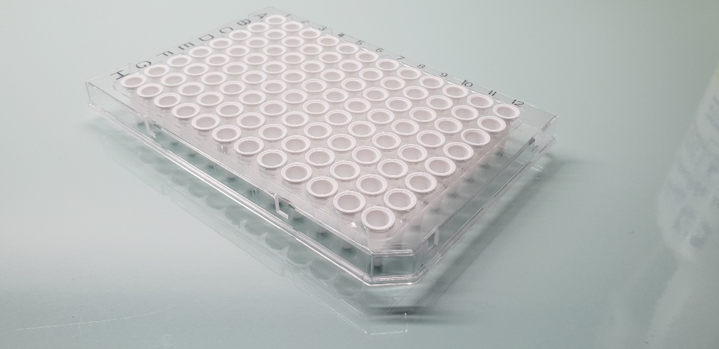 Produktfoto: 	FrameStar® 96 Well Semi-Skirted PCR Plate, Roche Style, Plus qPCR Seal, clear wells